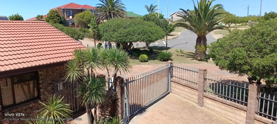 4 Bedroom Property for Sale in Hartenbos Heuwels Western Cape